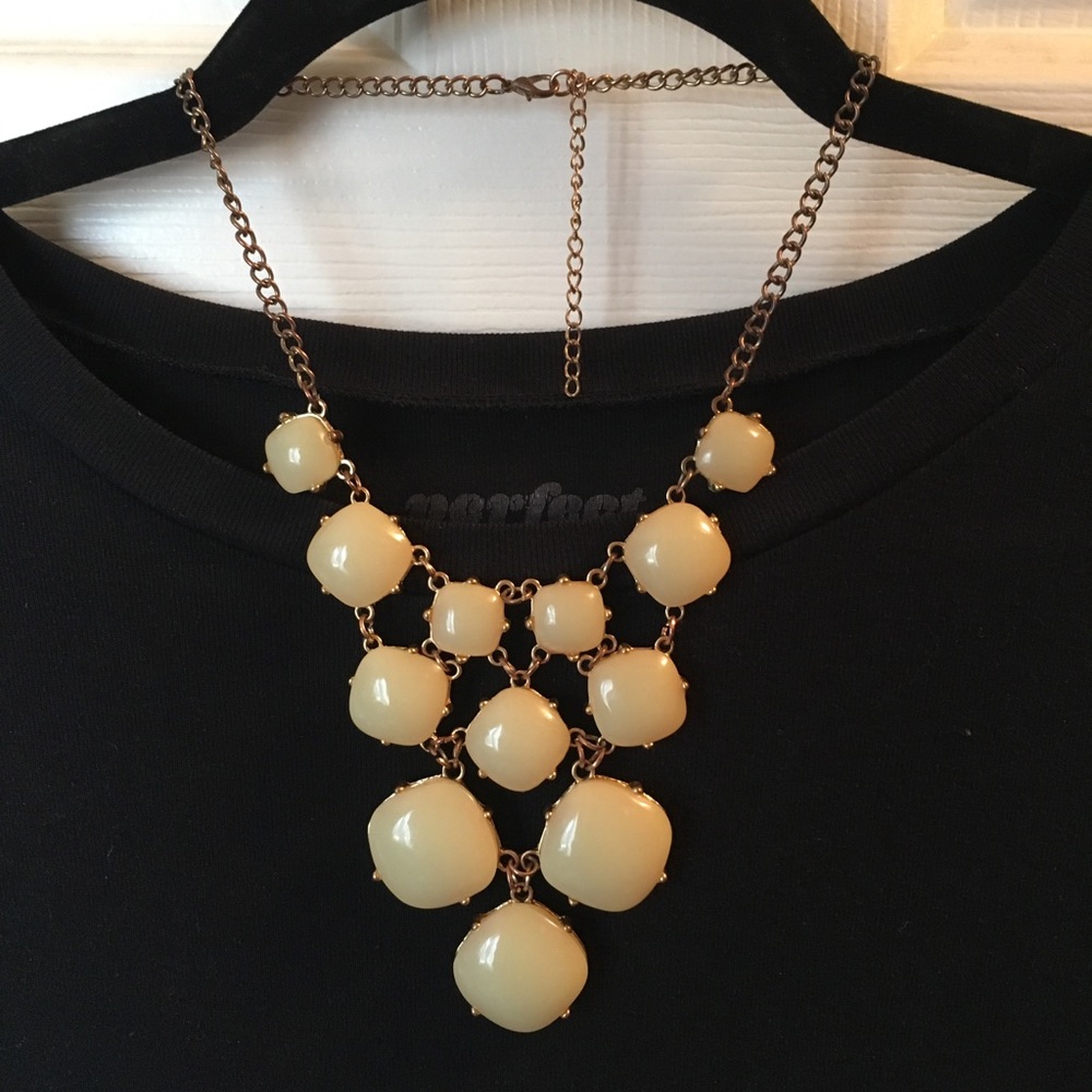 Statement Necklace Cream/Gold
